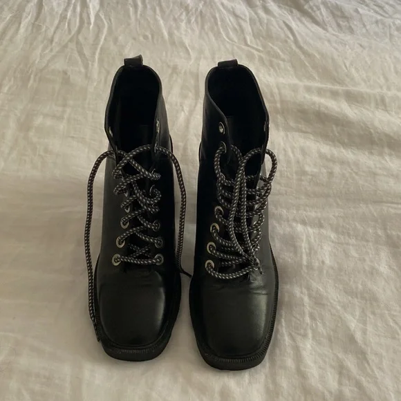 Lace up chunky heel boots - Picture 3 of 3